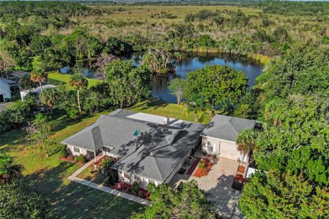 Villa ou maison à vendre à Titusville, Floride: 4 chambres, 185.71 m2 № 2430694 - photo 4