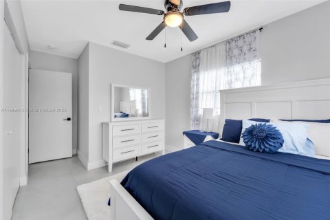 House in Margate, Florida 3 bedrooms, 145.48 sq.m. № 1955747 - photo 15