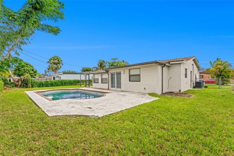 House in Margate, Florida 3 bedrooms, 145.48 sq.m. № 1955747 - photo 22