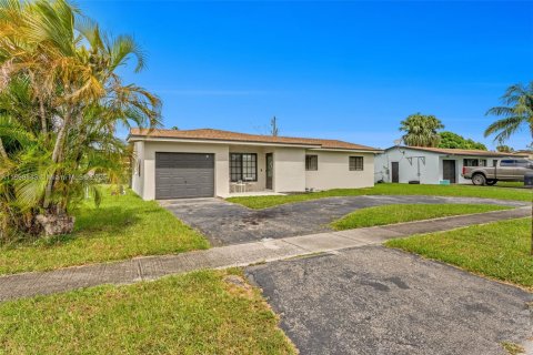 House in Margate, Florida 3 bedrooms, 145.48 sq.m. № 1955747 - photo 4