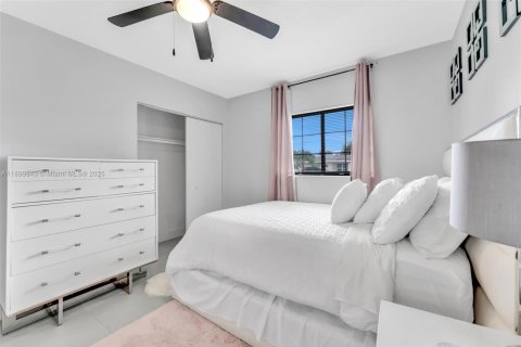 House in Margate, Florida 3 bedrooms, 145.48 sq.m. № 1955747 - photo 17