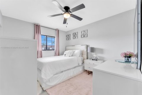 House in Margate, Florida 3 bedrooms, 145.48 sq.m. № 1955747 - photo 16