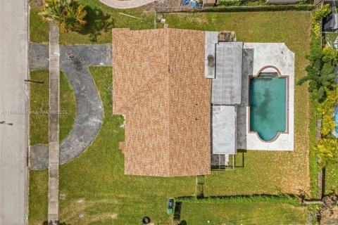 House in Margate, Florida 3 bedrooms, 145.48 sq.m. № 1955747 - photo 25