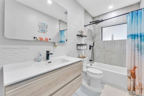 House in Margate, Florida 3 bedrooms, 145.48 sq.m. № 1955747 - photo 13