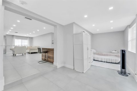 House in Margate, Florida 3 bedrooms, 145.48 sq.m. № 1955747 - photo 11