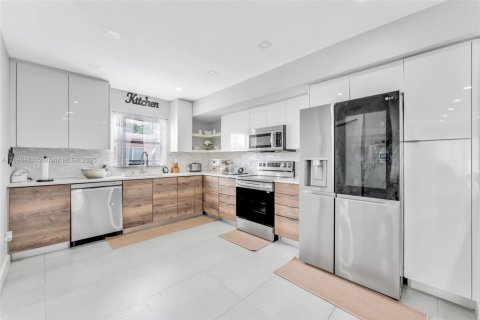 House in Margate, Florida 3 bedrooms, 145.48 sq.m. № 1955747 - photo 9