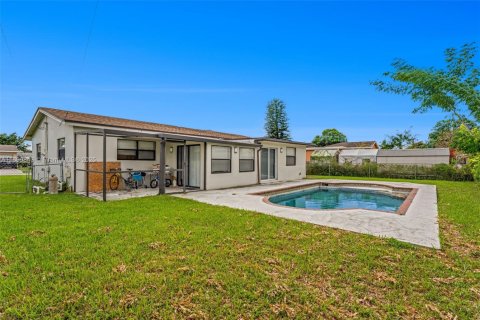 House in Margate, Florida 3 bedrooms, 145.48 sq.m. № 1955747 - photo 23