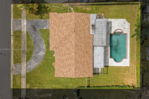 House in Margate, Florida 3 bedrooms, 145.48 sq.m. № 1955747 - photo 26