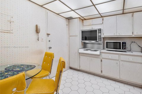 Condominio en venta en Miami Beach, Florida, 1 dormitorio, 84.73 m2 № 2077281 - foto 9