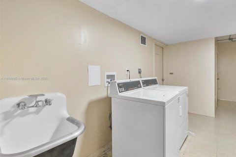 Condominio en venta en Miami Beach, Florida, 1 dormitorio, 84.73 m2 № 2077281 - foto 19