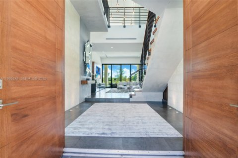 House in Miami Lakes, Florida 6 bedrooms, 490.52 sq.m. № 2062739 - photo 7