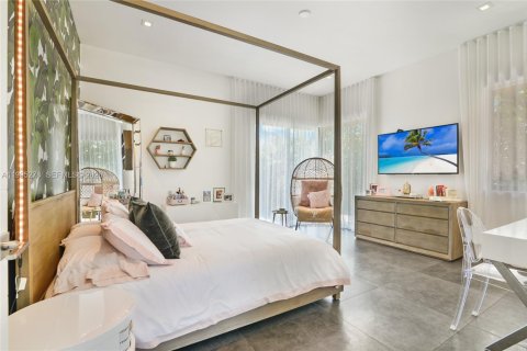 House in Miami Lakes, Florida 6 bedrooms, 490.52 sq.m. № 2062739 - photo 25