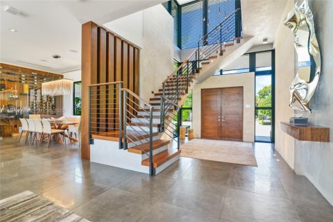 House in Miami Lakes, Florida 6 bedrooms, 490.52 sq.m. № 2062739 - photo 8