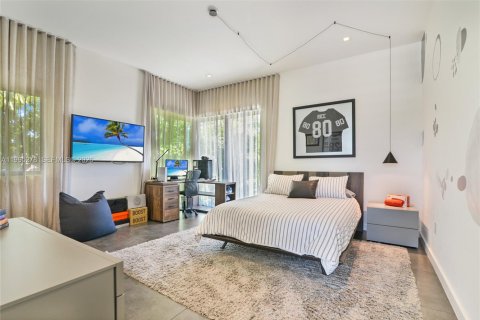 House in Miami Lakes, Florida 6 bedrooms, 490.52 sq.m. № 2062739 - photo 23