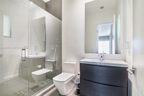 House in Miami Lakes, Florida 6 bedrooms, 490.52 sq.m. № 2062739 - photo 29