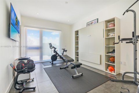 House in Miami Lakes, Florida 6 bedrooms, 490.52 sq.m. № 2062739 - photo 30