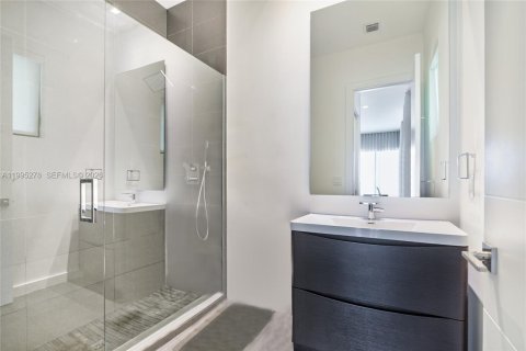 House in Miami Lakes, Florida 6 bedrooms, 490.52 sq.m. № 2062739 - photo 28