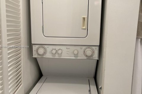 Condominio en venta en Miami, Florida, 1 dormitorio, 76.64 m2 № 1790916 - foto 14