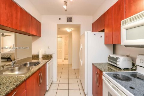 Condominio en venta en Miami, Florida, 1 dormitorio, 76.64 m2 № 1790916 - foto 17