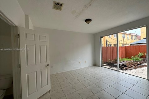 Townhouse in Miami, Florida 3 bedrooms, 164.44 sq.m. № 2055301 - photo 2