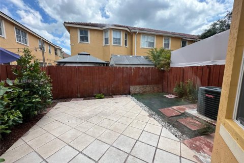 Townhouse in Miami, Florida 3 bedrooms, 164.44 sq.m. № 2055301 - photo 18
