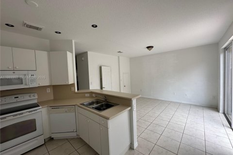 Townhouse in Miami, Florida 3 bedrooms, 164.44 sq.m. № 2055301 - photo 17