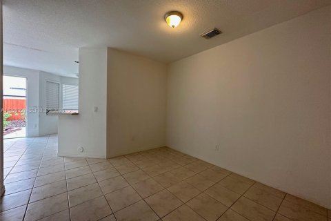 Townhouse in Miami, Florida 3 bedrooms, 164.44 sq.m. № 2055301 - photo 15