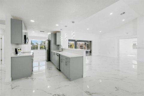 Villa ou maison à vendre à Port Charlotte, Floride: 3 chambres, 185.53 m2 № 1831619 - photo 14