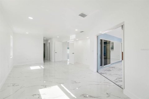 Villa ou maison à vendre à Port Charlotte, Floride: 3 chambres, 185.53 m2 № 1831619 - photo 18
