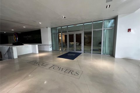 Condominio en alquiler en Sunny Isles Beach, Florida, 3 dormitorios, 175.77 m2 № 1955805 - foto 2