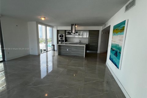 Condominio en alquiler en Sunny Isles Beach, Florida, 3 dormitorios, 175.77 m2 № 1955805 - foto 6