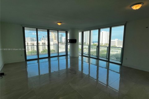 Condominio en alquiler en Sunny Isles Beach, Florida, 3 dormitorios, 175.77 m2 № 1955805 - foto 5