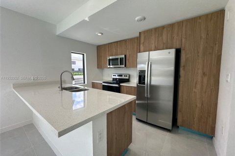 Снять в аренду виллу или дом в Хомстед, Флорида 5 спален, № 2006361 - фото 6