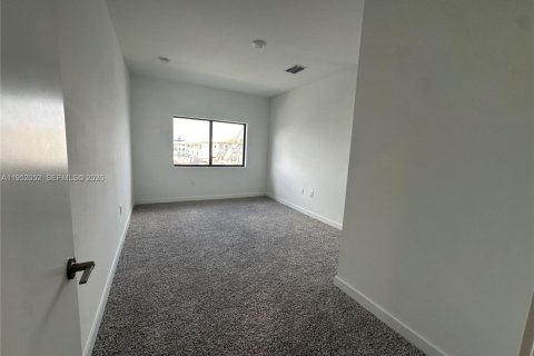 Снять в аренду виллу или дом в Хомстед, Флорида 5 спален, № 2006361 - фото 11