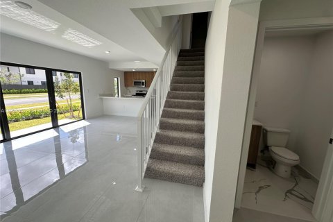 Снять в аренду виллу или дом в Хомстед, Флорида 5 спален, № 2006361 - фото 7