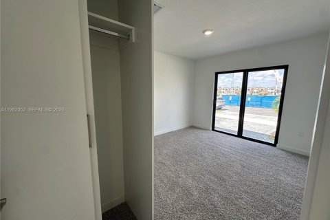 Снять в аренду виллу или дом в Хомстед, Флорида 5 спален, № 2006361 - фото 4