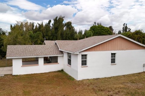 House in Punta Gorda, Florida 2 bedrooms, 164.16 sq.m. № 2213766 - photo 19