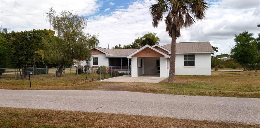 House in Punta Gorda, Florida 2 bedrooms, 164.16 sq.m. № 2213766