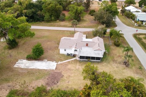 House in Punta Gorda, Florida 2 bedrooms, 164.16 sq.m. № 2213766 - photo 14