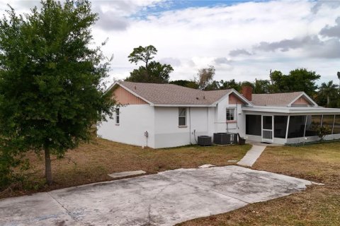 House in Punta Gorda, Florida 2 bedrooms, 164.16 sq.m. № 2213766 - photo 22