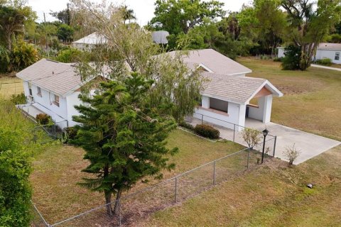 House in Punta Gorda, Florida 2 bedrooms, 164.16 sq.m. № 2213766 - photo 16