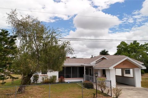 House in Punta Gorda, Florida 2 bedrooms, 164.16 sq.m. № 2213766 - photo 15