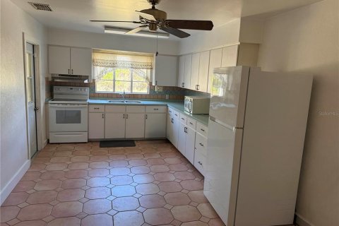 House in Punta Gorda, Florida 2 bedrooms, 164.16 sq.m. № 2213766 - photo 25