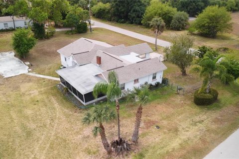 House in Punta Gorda, Florida 2 bedrooms, 164.16 sq.m. № 2213766 - photo 9