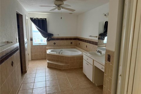 House in Punta Gorda, Florida 2 bedrooms, 164.16 sq.m. № 2213766 - photo 26