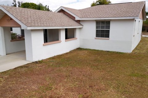 House in Punta Gorda, Florida 2 bedrooms, 164.16 sq.m. № 2213766 - photo 17