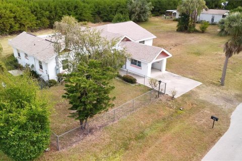 House in Punta Gorda, Florida 2 bedrooms, 164.16 sq.m. № 2213766 - photo 5