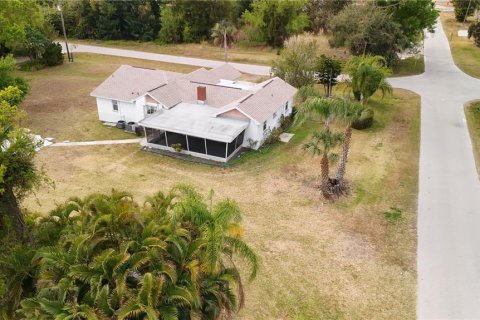 House in Punta Gorda, Florida 2 bedrooms, 164.16 sq.m. № 2213766 - photo 10