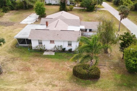 House in Punta Gorda, Florida 2 bedrooms, 164.16 sq.m. № 2213766 - photo 7