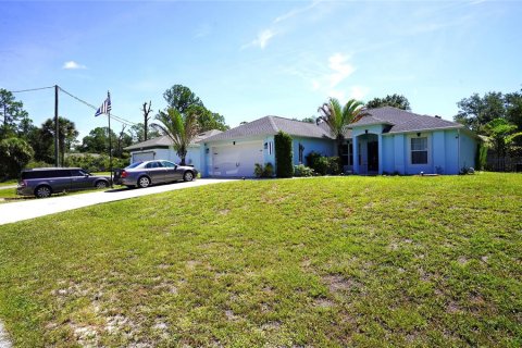 Villa ou maison à vendre à Port Charlotte, Floride: 3 chambres, 174.84 m2 № 2196370 - photo 3